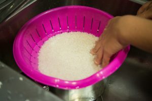 Lavando el arroz